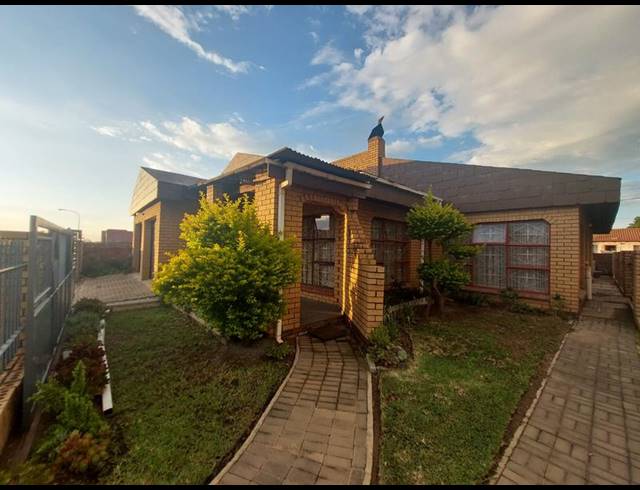 4 BEDROOM HOUSE FOR SALE IN MAMELODI EAST